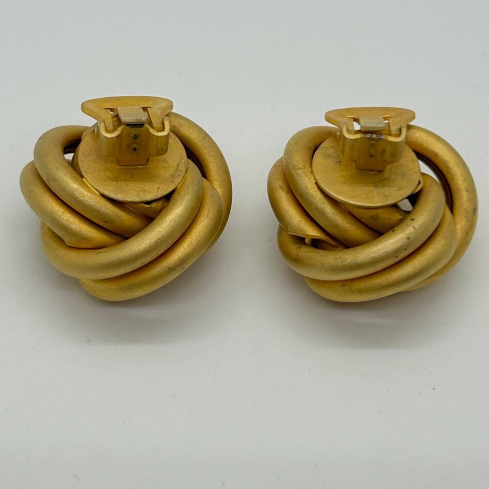 Vintage Matte Gold Knot Earrings Clip-On Brushed Gold-Tone Love Knot Statement - Picture 12 of 16